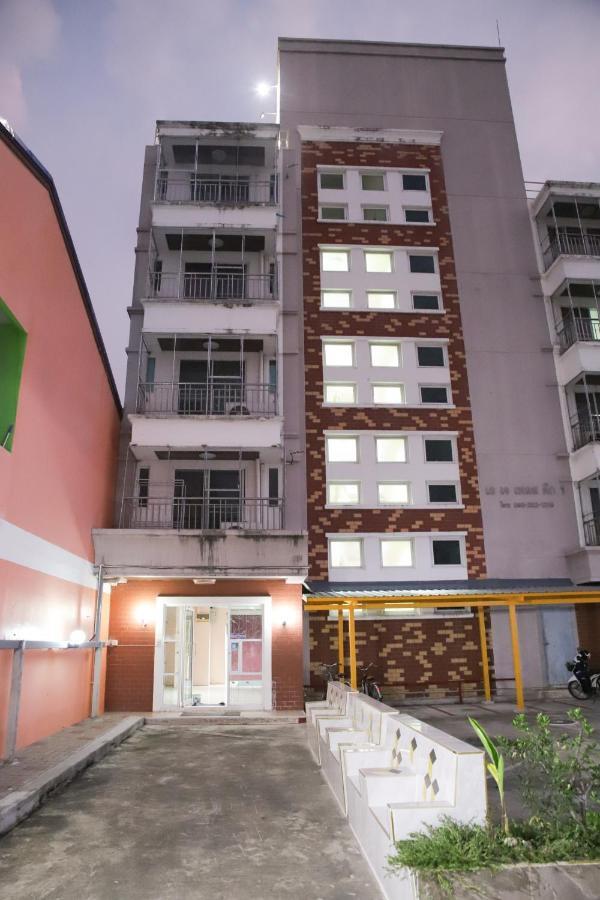 AJ Place Apartamento Talat Amphoe Nakhon Chai Si Exterior foto